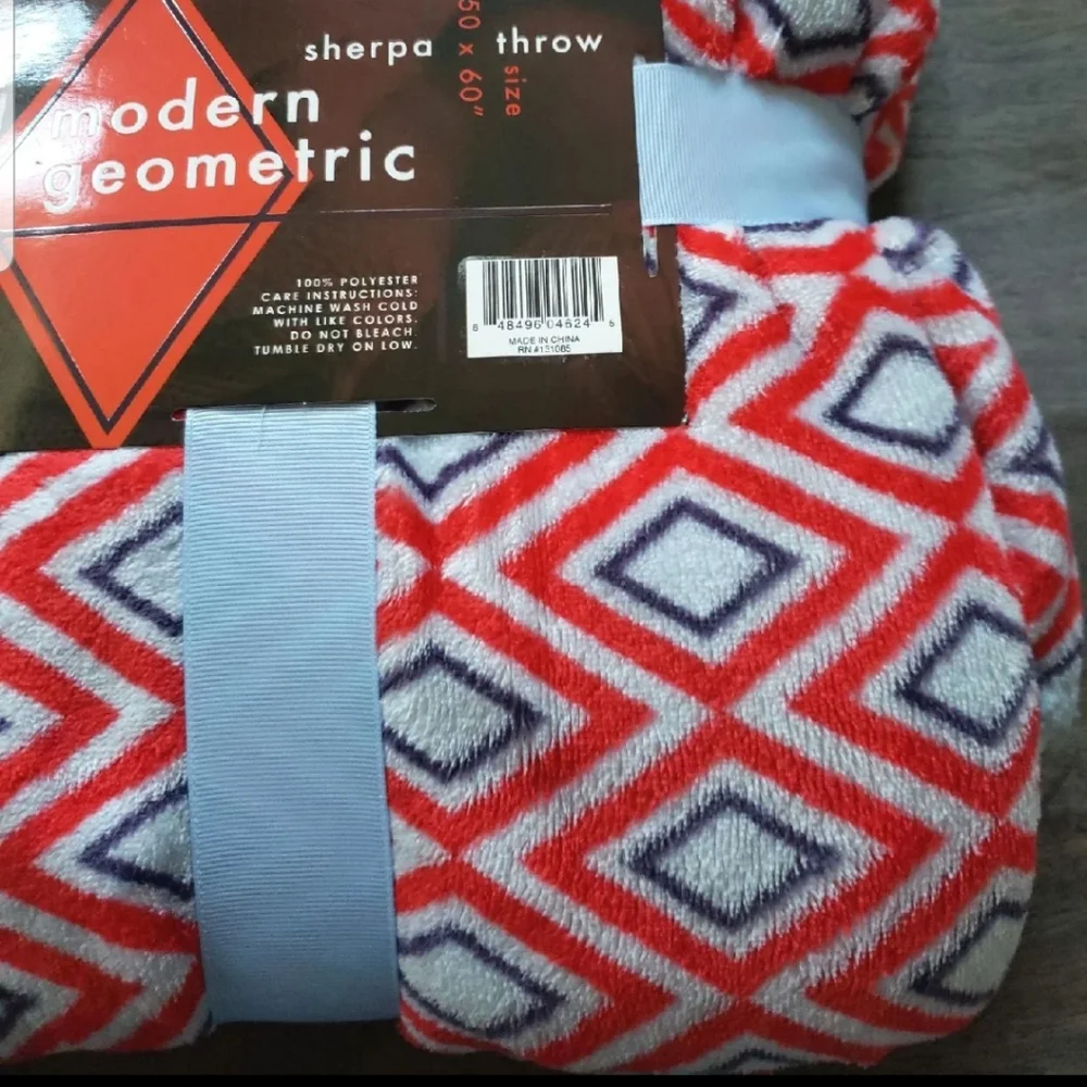 Modern Geometric Soft Sherpa Blanket Throw NWT